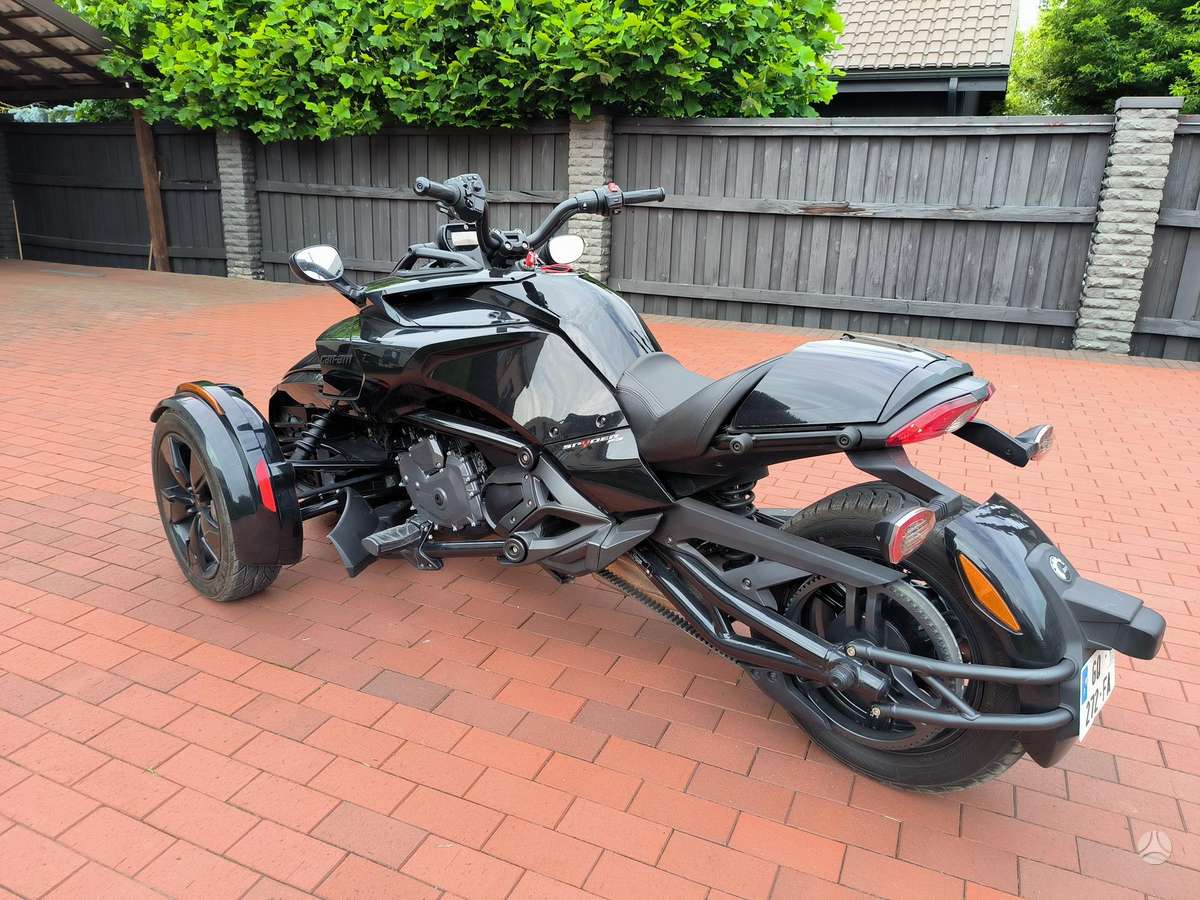 Can-Am Spyder 1330cc, трициклы