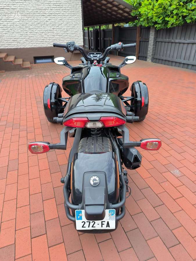 Can-Am Spyder 1330cc, трициклы