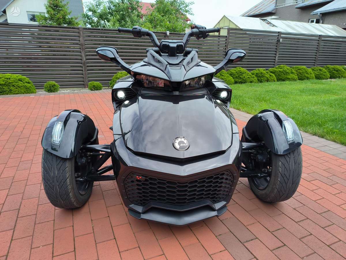 Can-Am Spyder 1330cc, трициклы