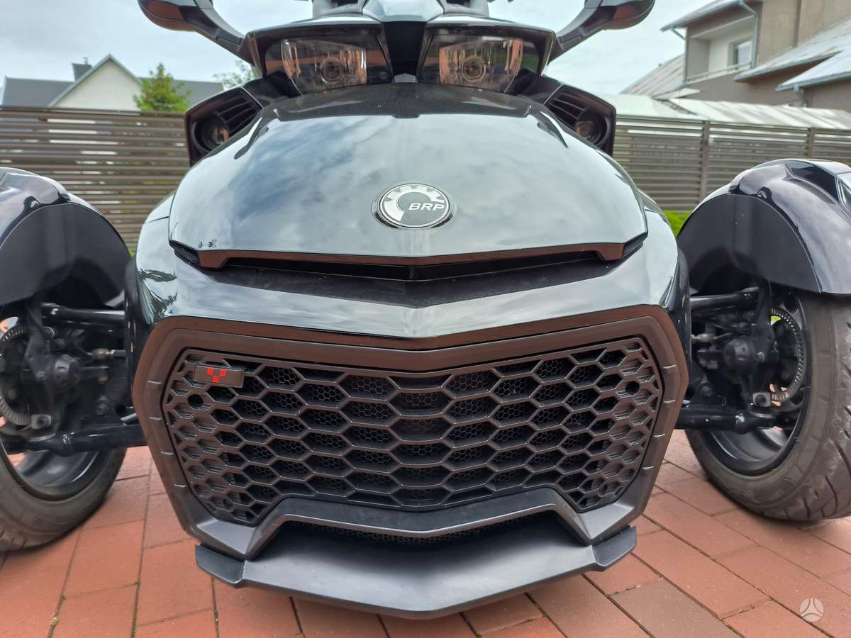 Can-Am Spyder 1330cc, трициклы