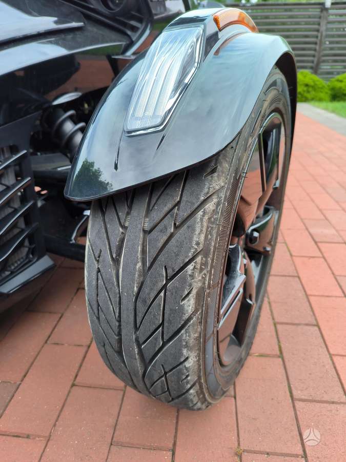 Can-Am Spyder 1330cc, трициклы
