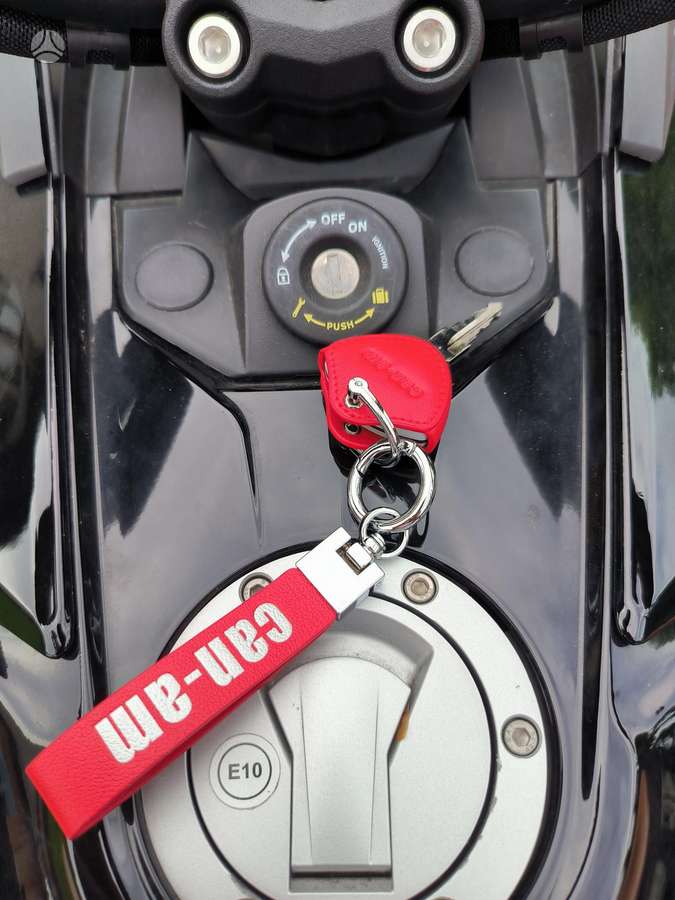 Can-Am Spyder 1330cc, трициклы