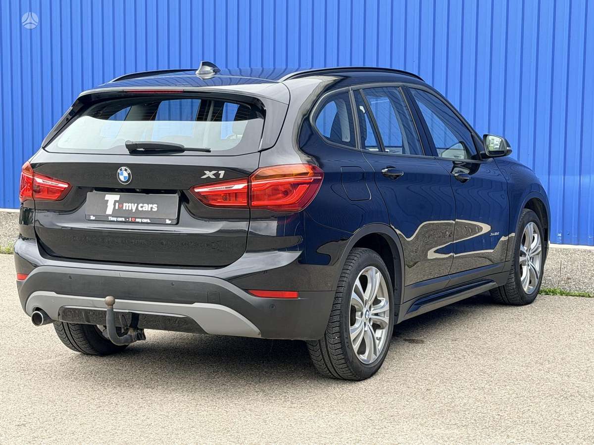 BMW X1, 2.0 l., off-road / crossover