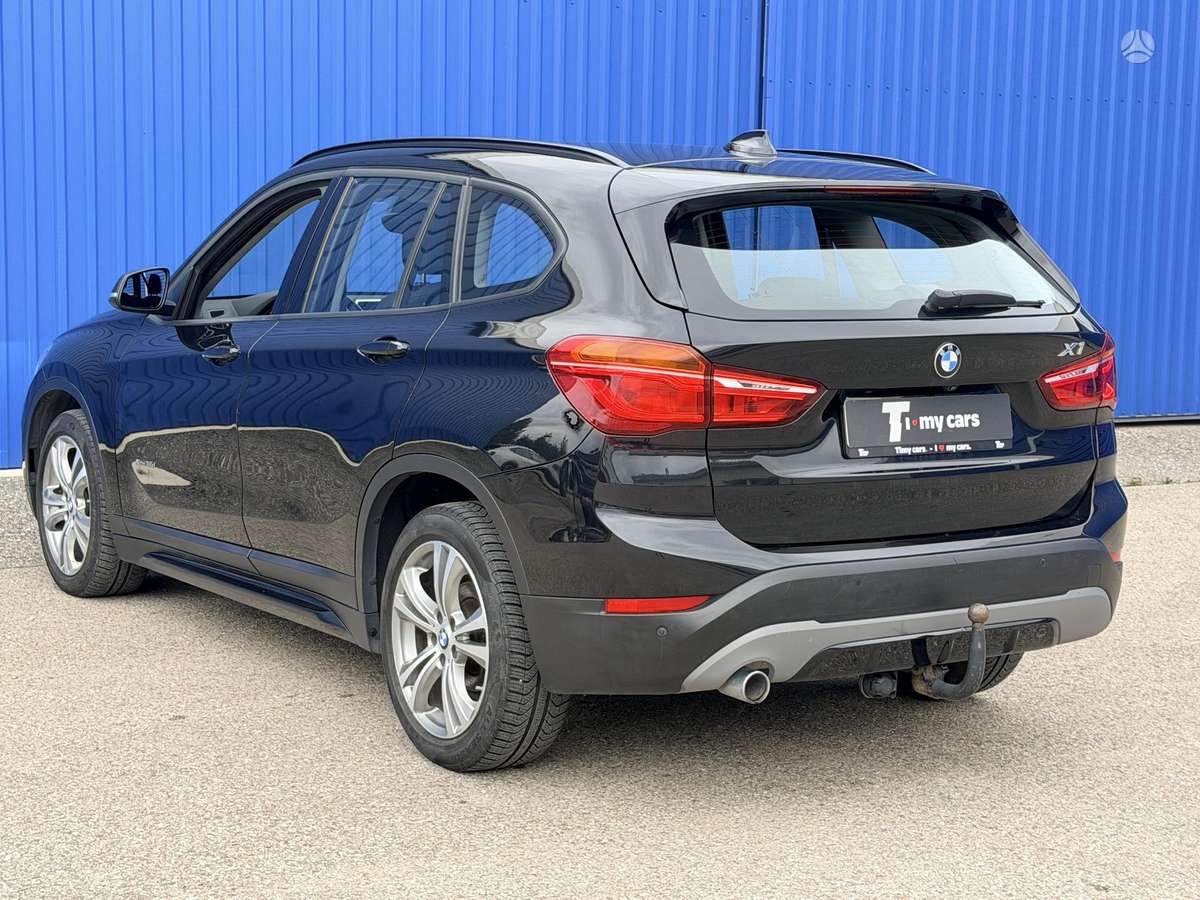 BMW X1, 2.0 l., off-road / crossover