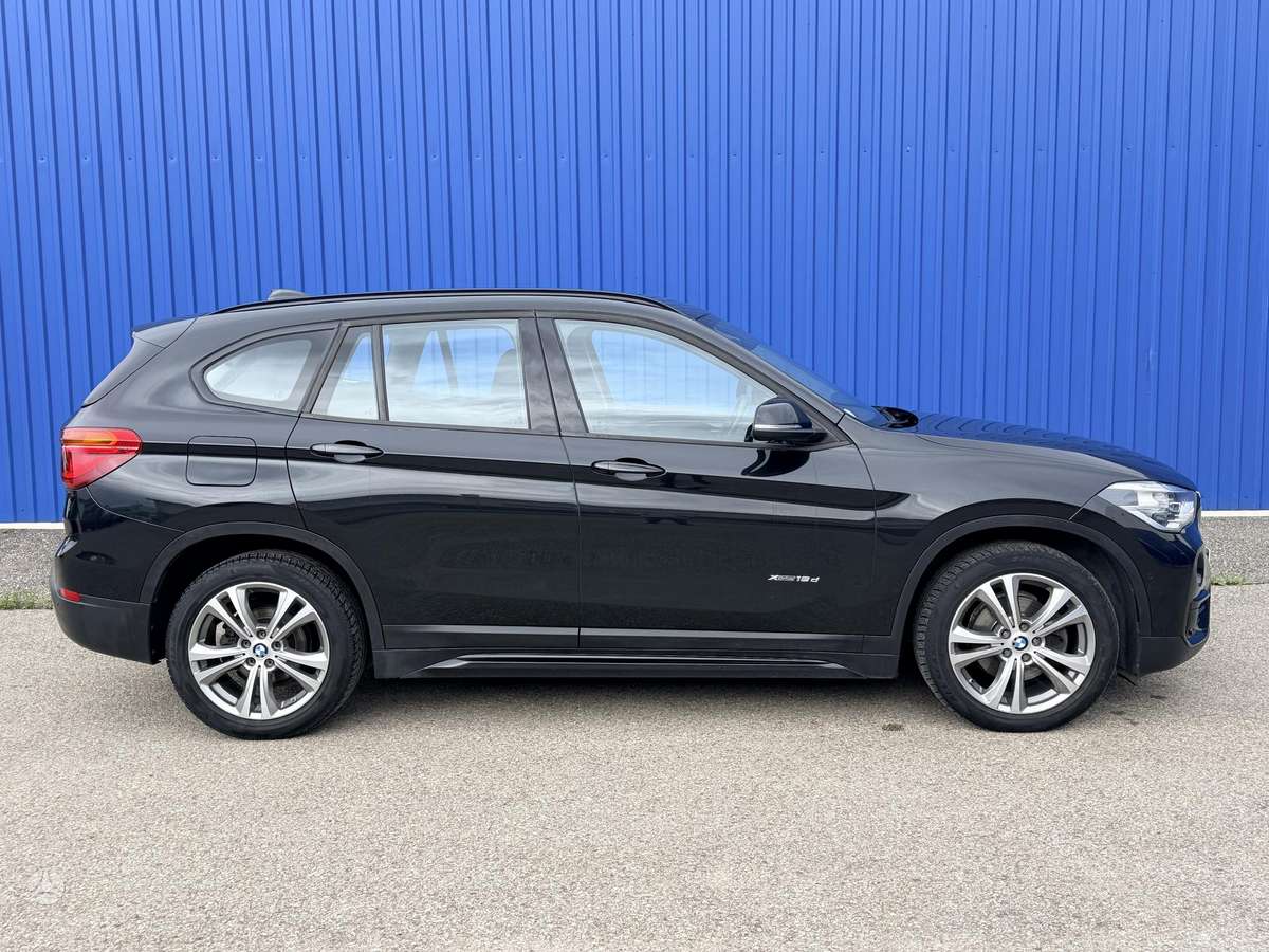 BMW X1, 2.0 l., off-road / crossover