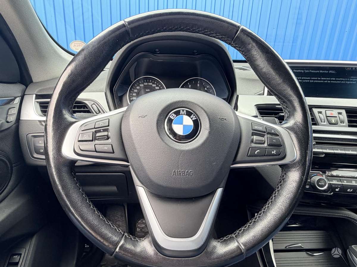 BMW X1, 2.0 l., off-road / crossover
