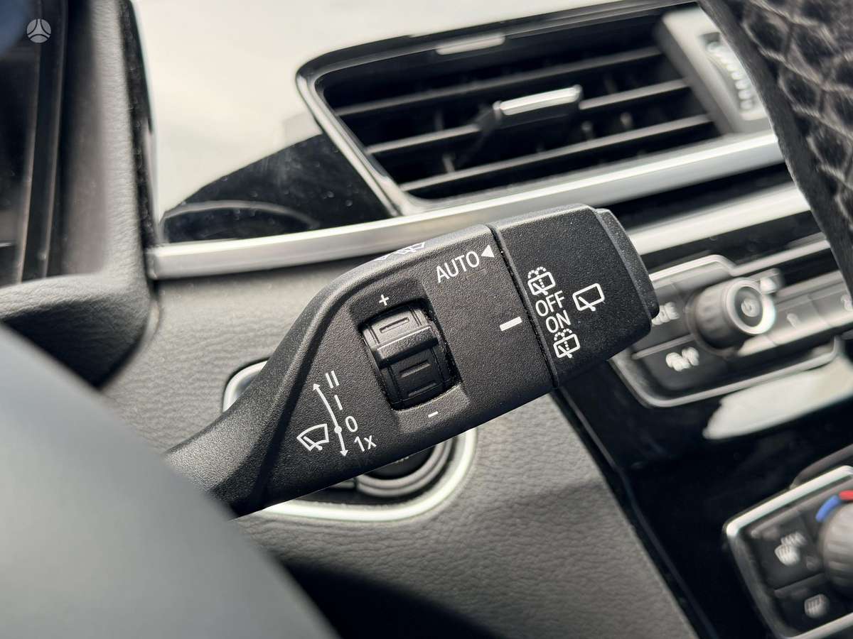 BMW X1, 2.0 l., off-road / crossover