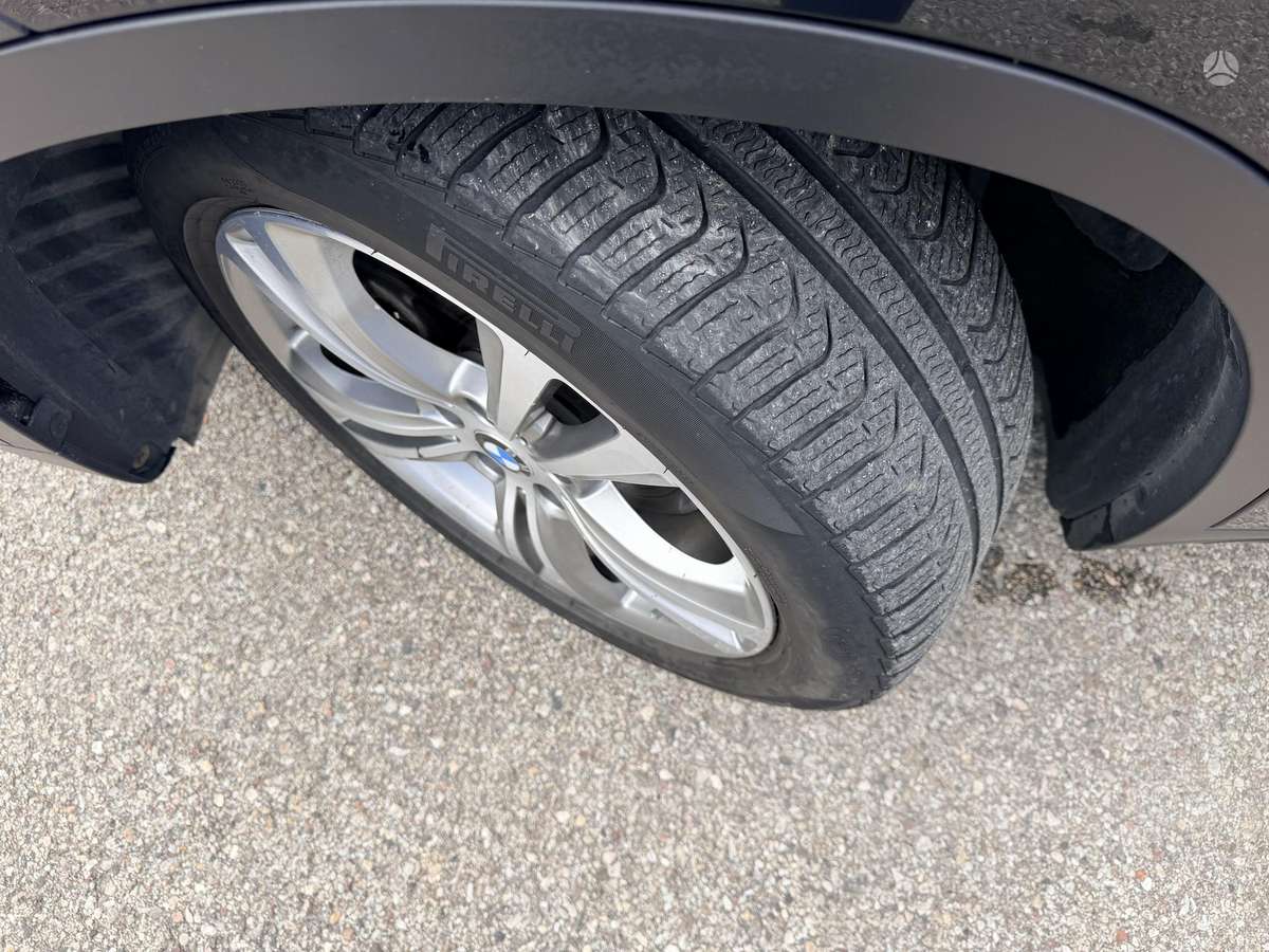 BMW X1, 2.0 l., off-road / crossover