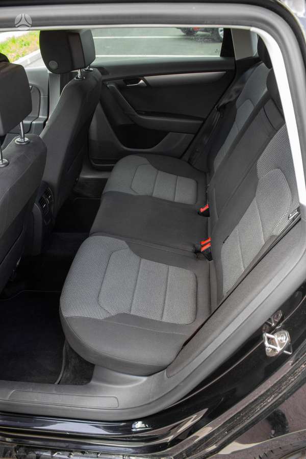 Volkswagen Passat - 12