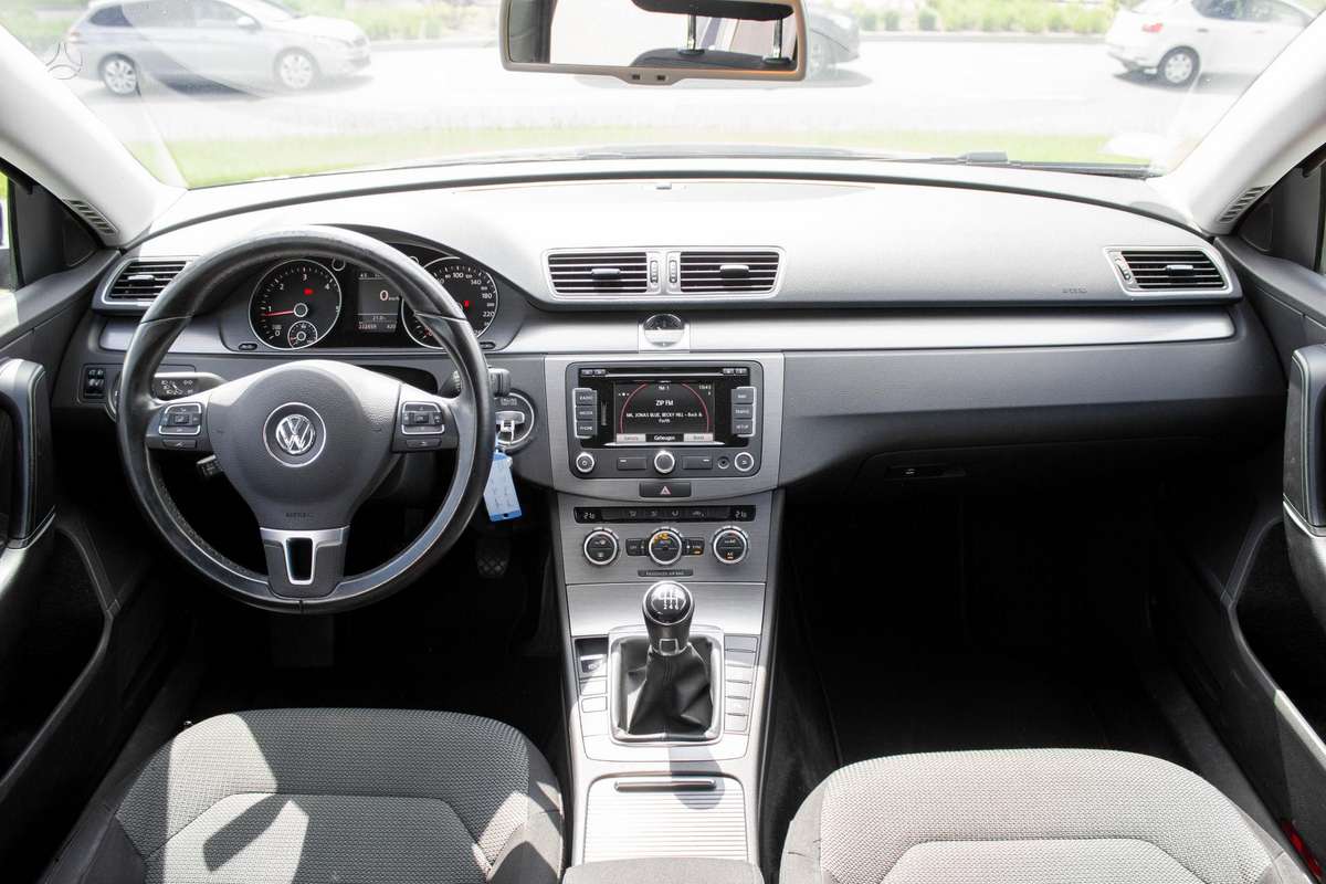 Volkswagen Passat - 8