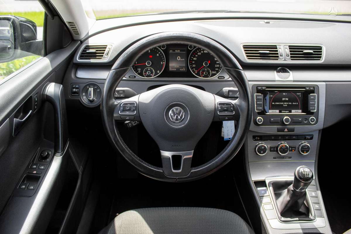 Volkswagen Passat - 10