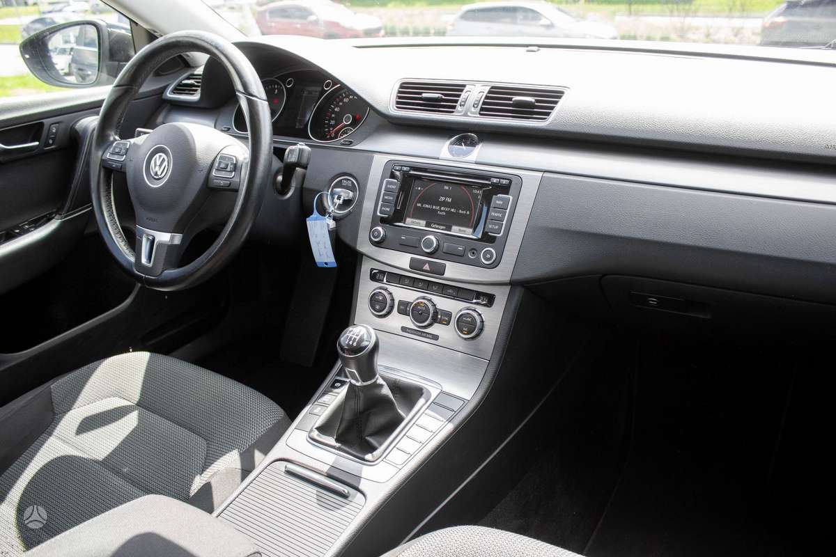 Volkswagen Passat - 9