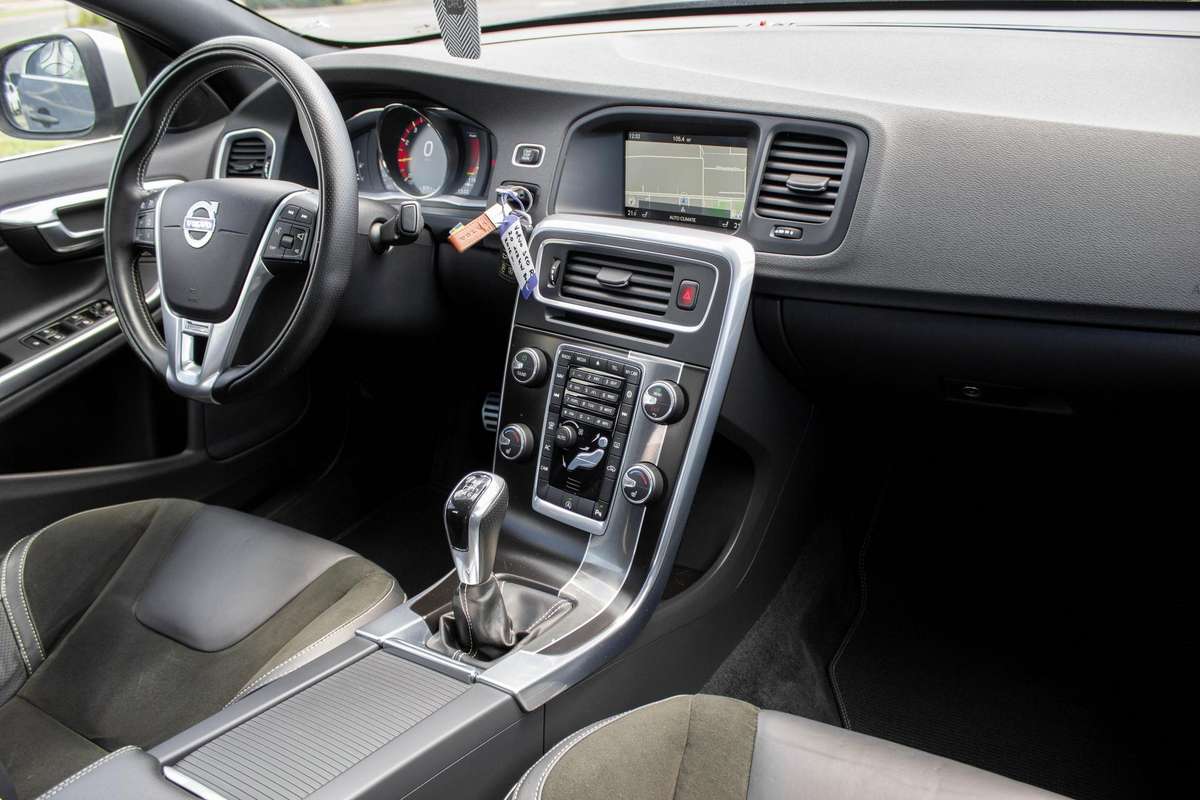 Volvo S60, 2.0 l., Седан