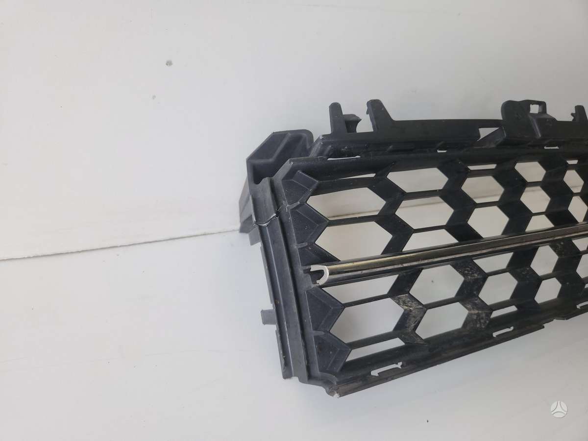 Skoda Superb, 3V0 853 677 A, front grill