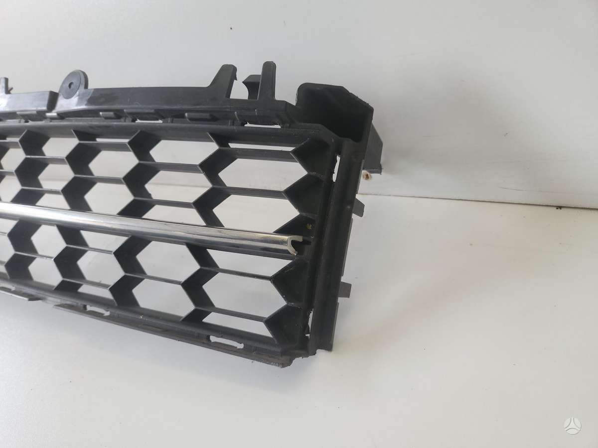 Skoda Superb, 3V0 853 677 A, front grill