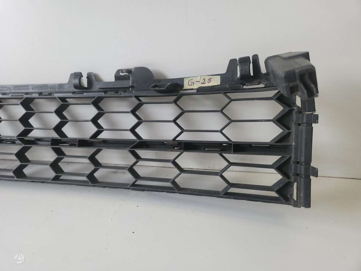 Skoda Superb, 3V0 853 677 A, front grill
