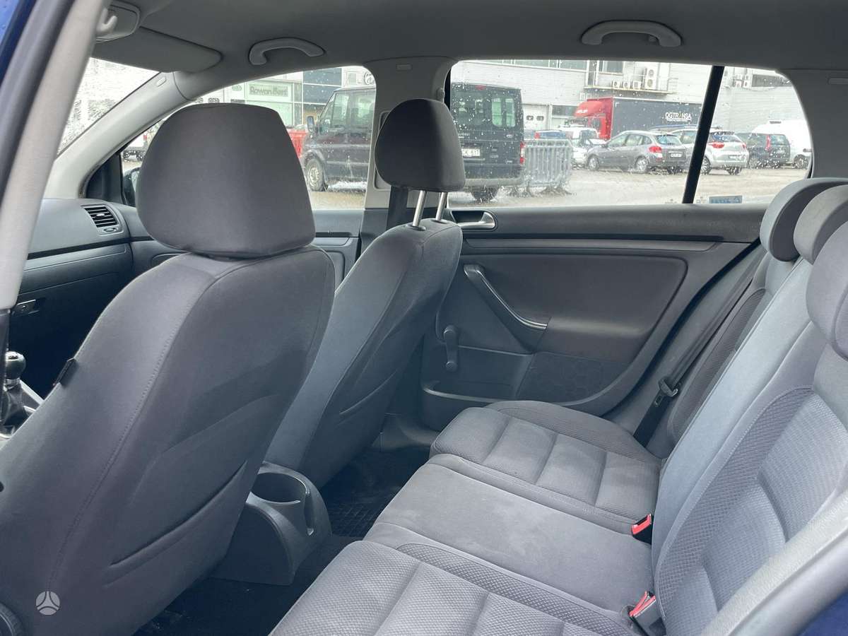 Volkswagen Golf - 6