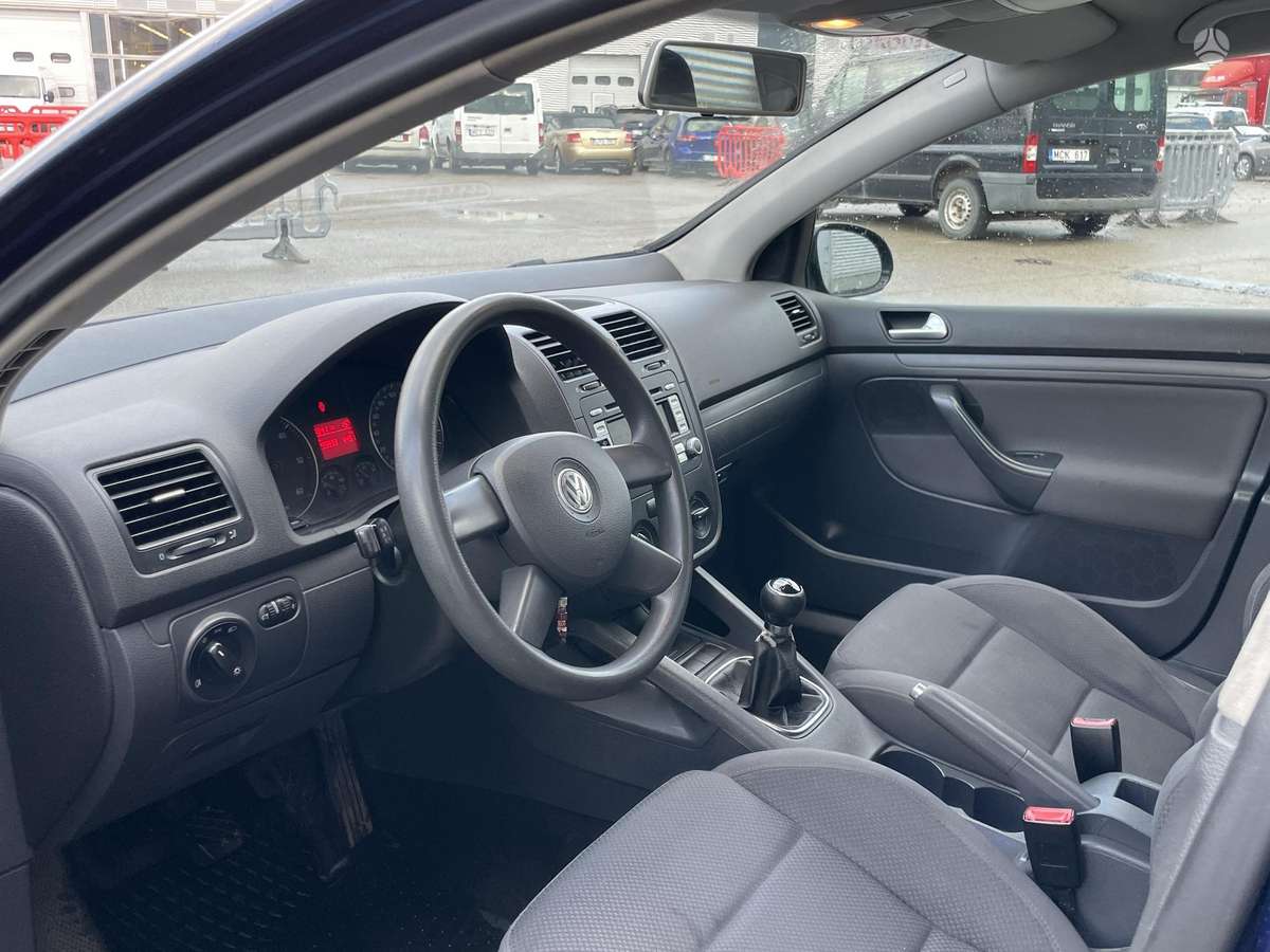 Volkswagen Golf - 8