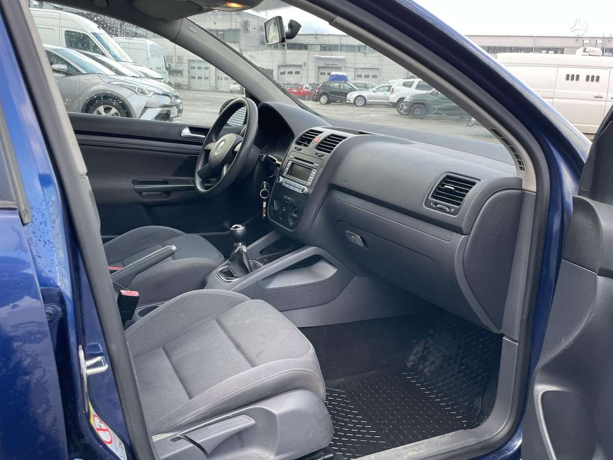 Volkswagen Golf - 9