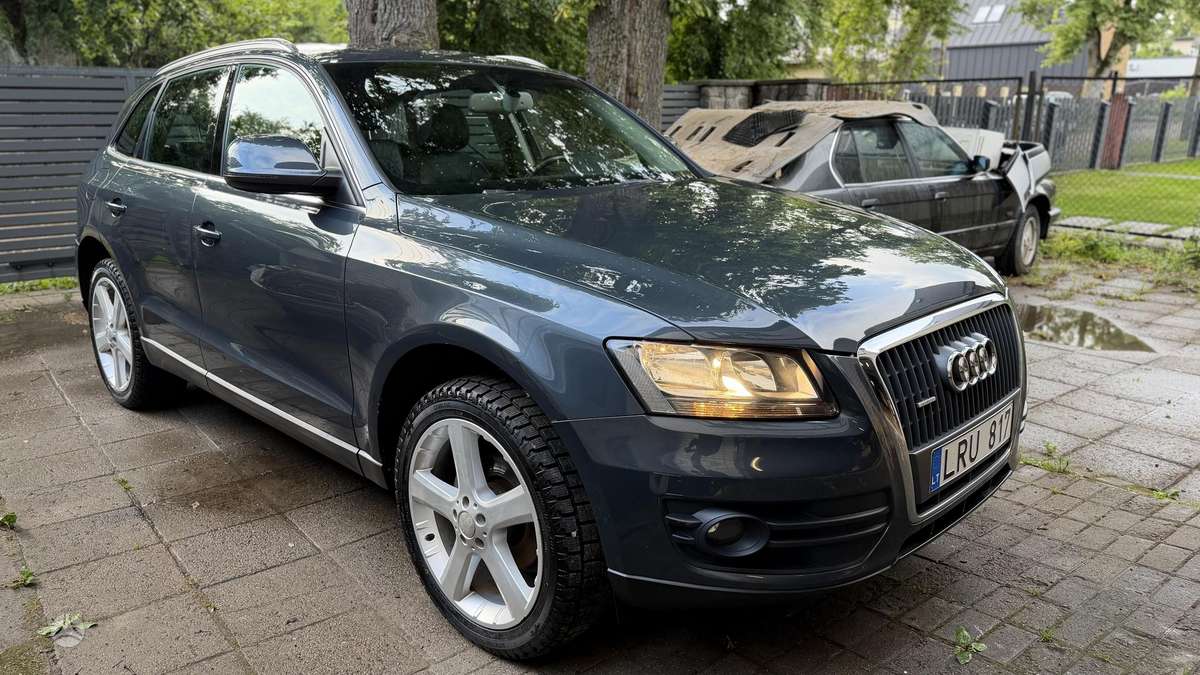 Audi Q5, 2.0 l., Минивэн