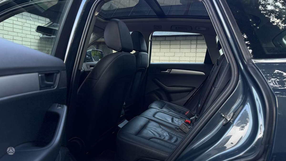 Audi Q5, 2.0 l., Минивэн