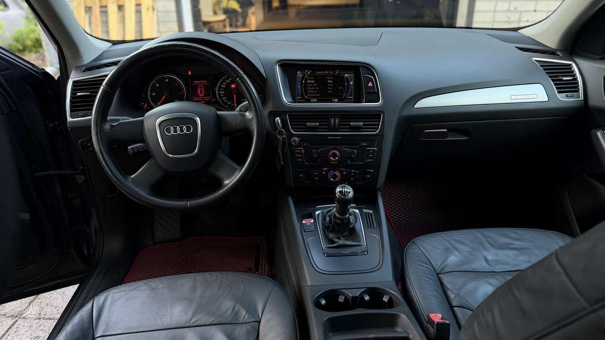 Audi Q5, 2.0 l., Минивэн