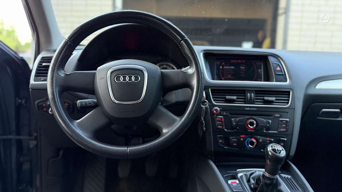 Audi Q5, 2.0 l., Минивэн