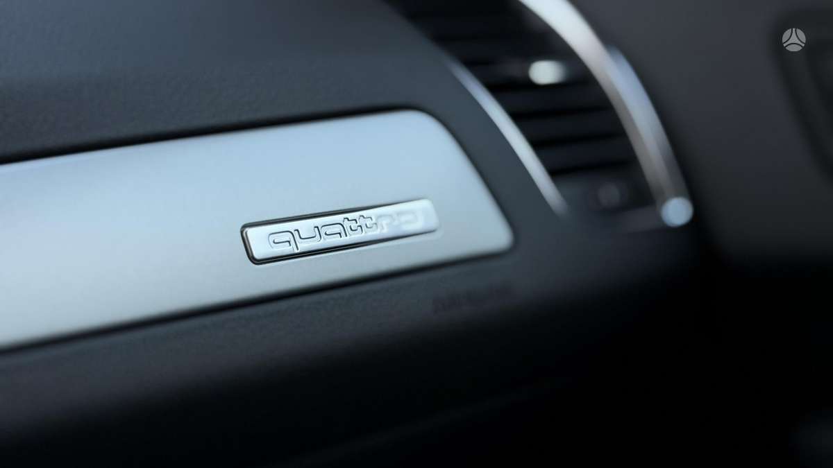 Audi Q5, 2.0 l., Минивэн