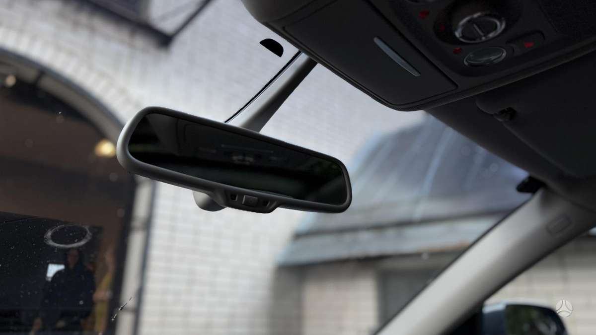 Audi Q5, 2.0 l., Минивэн