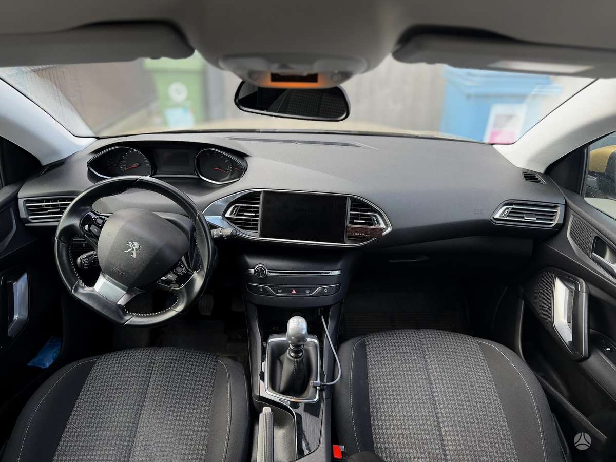 Peugeot 308, 1.2 l., hatchback