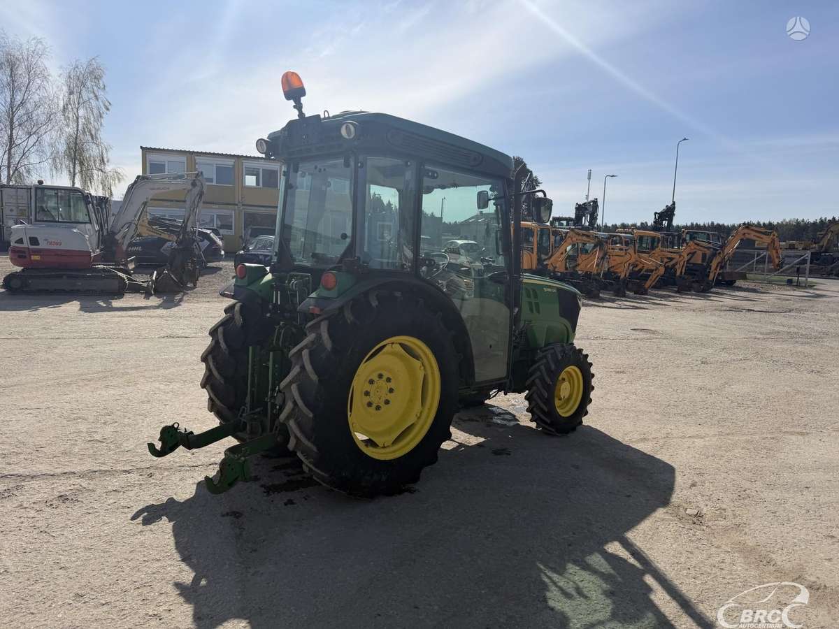 John Deere 5085, traktori