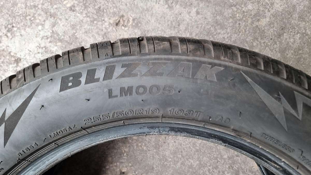 Bridgestone Blizzak LM 005, winter 255/50 R19