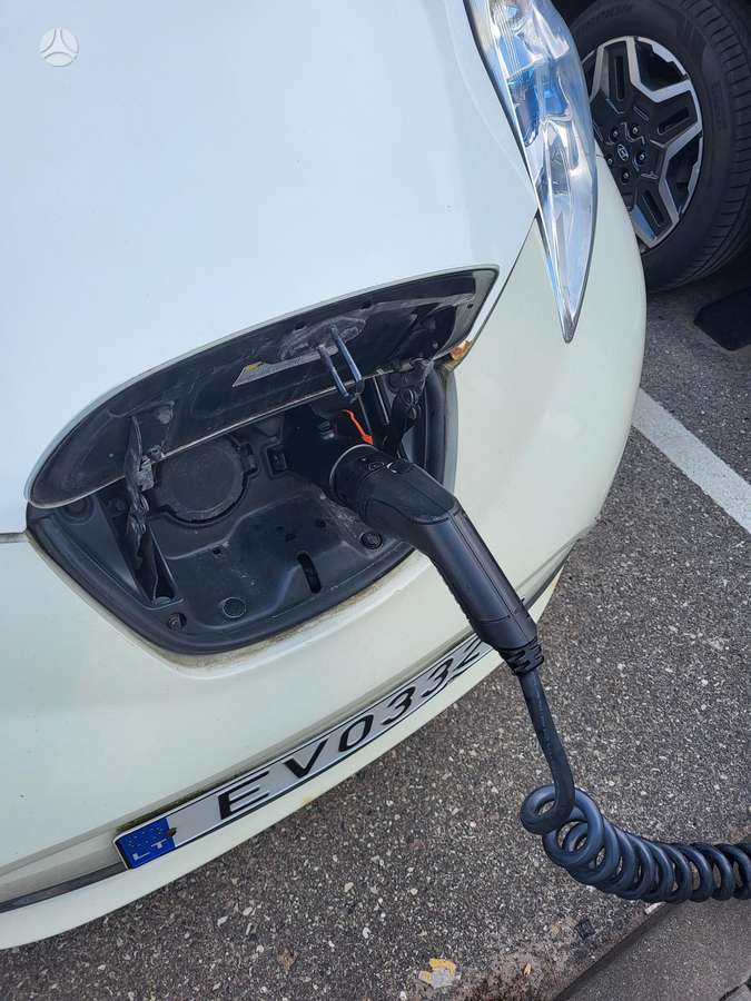 Nissan Leaf, 30 кВт·ч, Хэтчбек