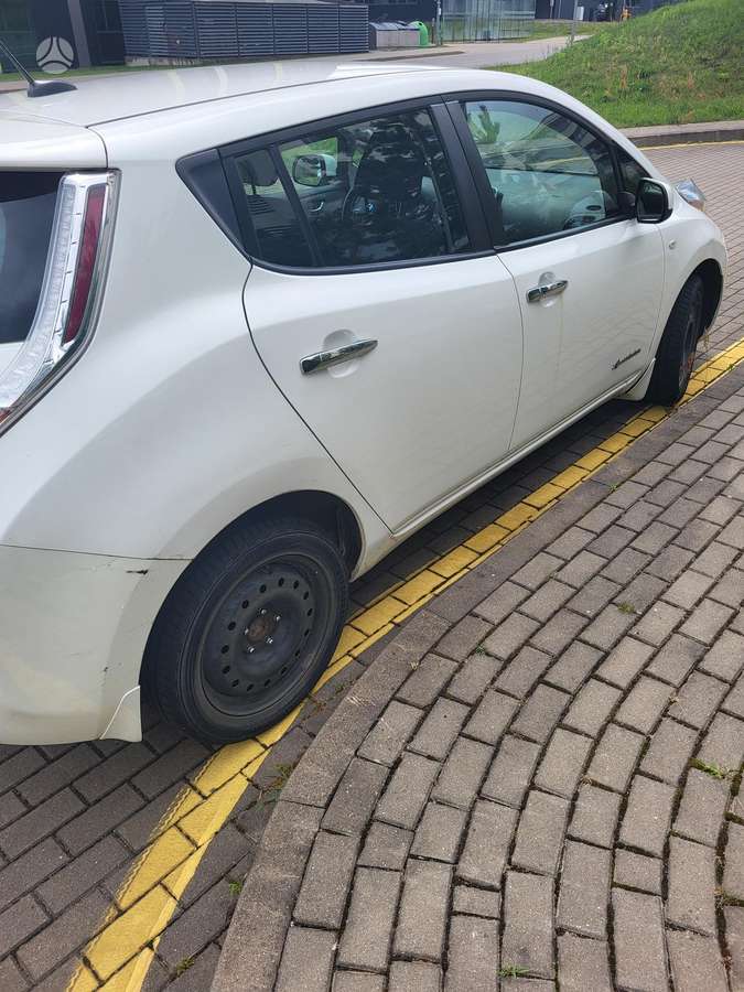 Nissan Leaf, 30 кВт·ч, Хэтчбек