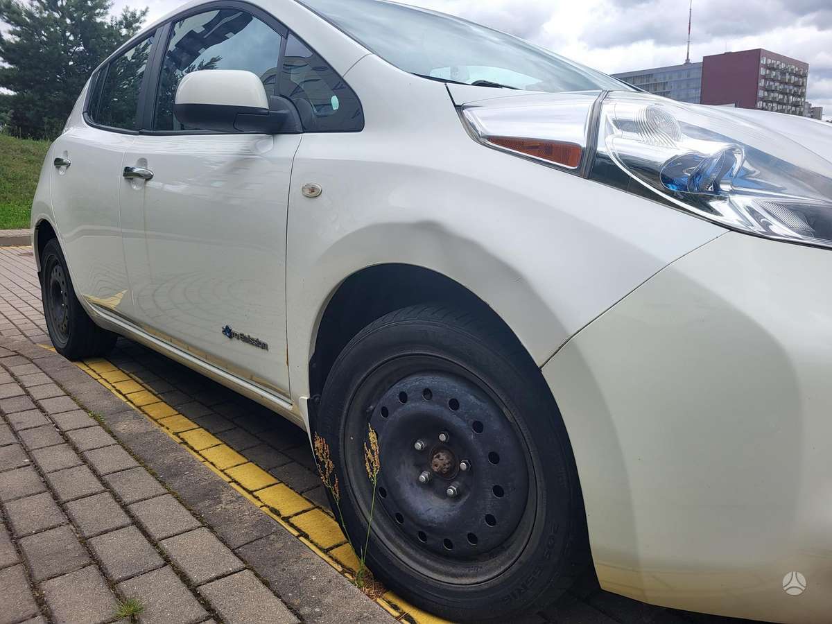Nissan Leaf, 30 kWh, hatchback