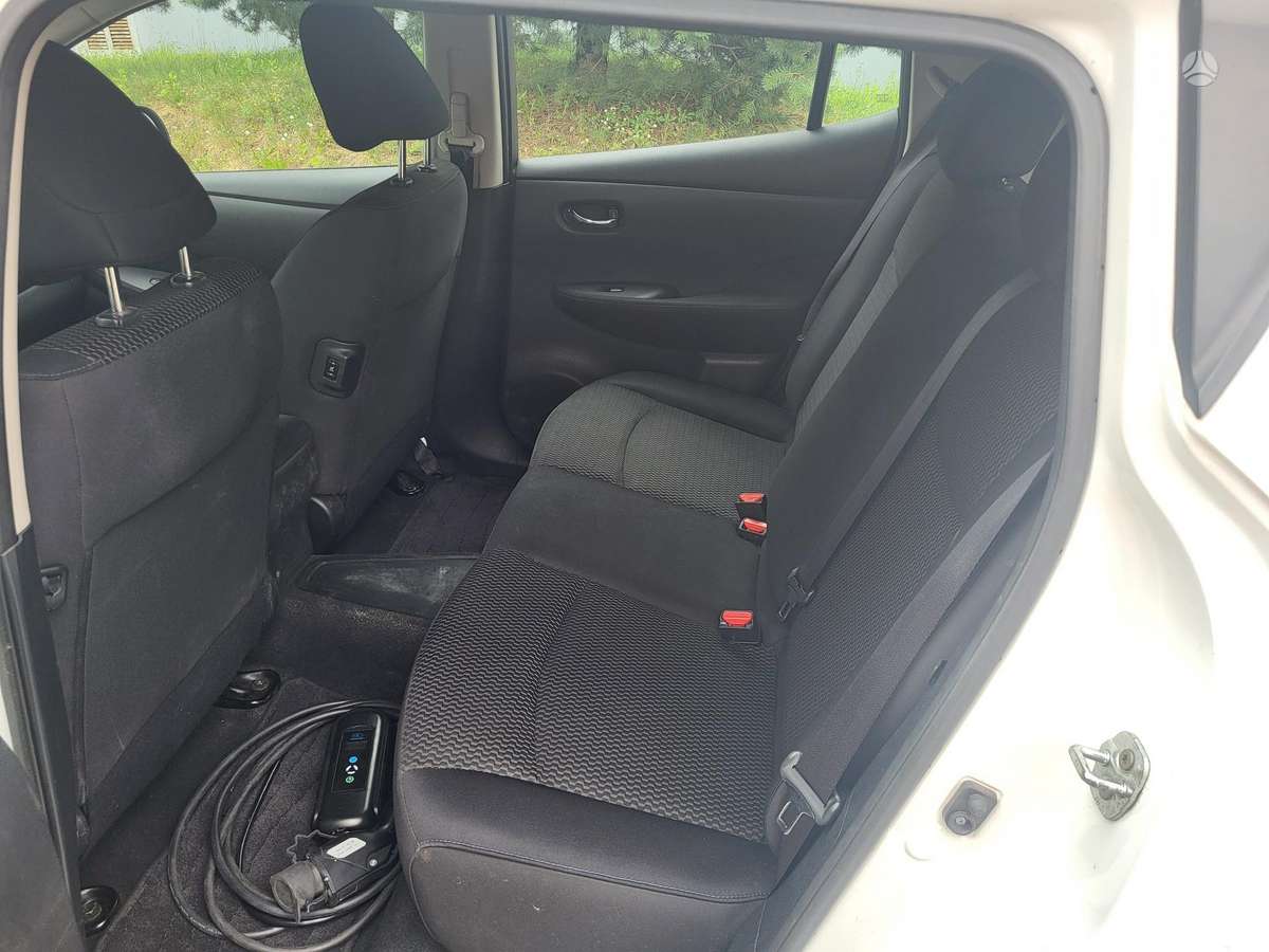 Nissan Leaf, 30 кВт·ч, Хэтчбек