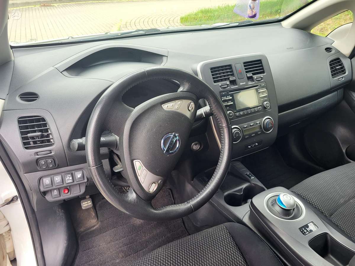 Nissan Leaf, 30 kWh, hatchback