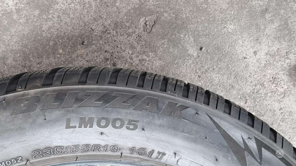 Bridgestone Blizzak LM 005, winter 235/55 R19