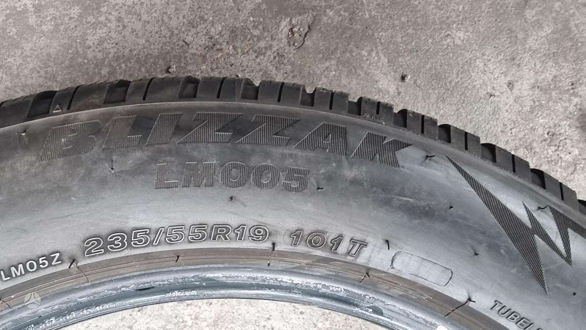 Bridgestone Blizzak LM 005, winter 235/55 R19