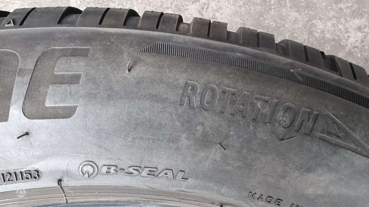 Bridgestone Blizzak LM 005, winter 235/55 R19