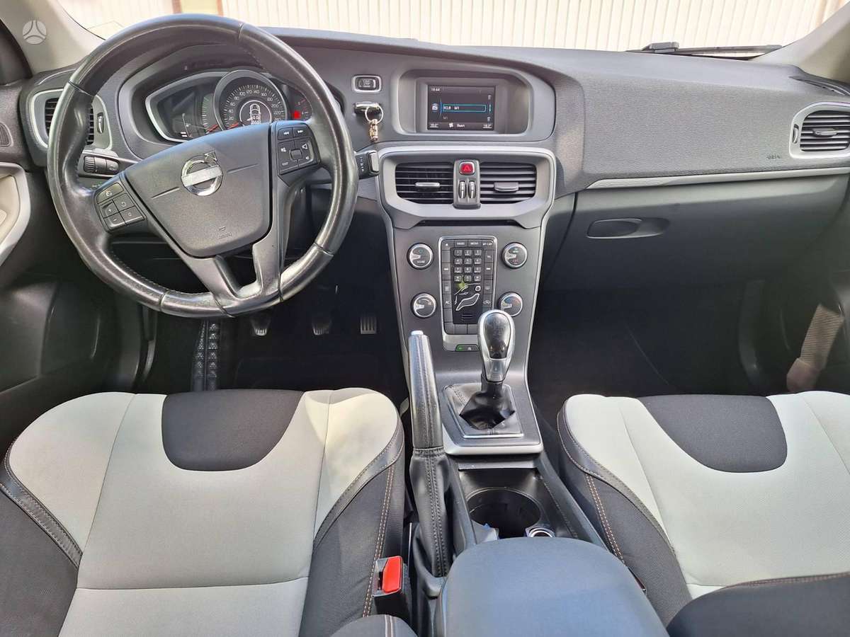 Volvo V40 Cross Country - 7