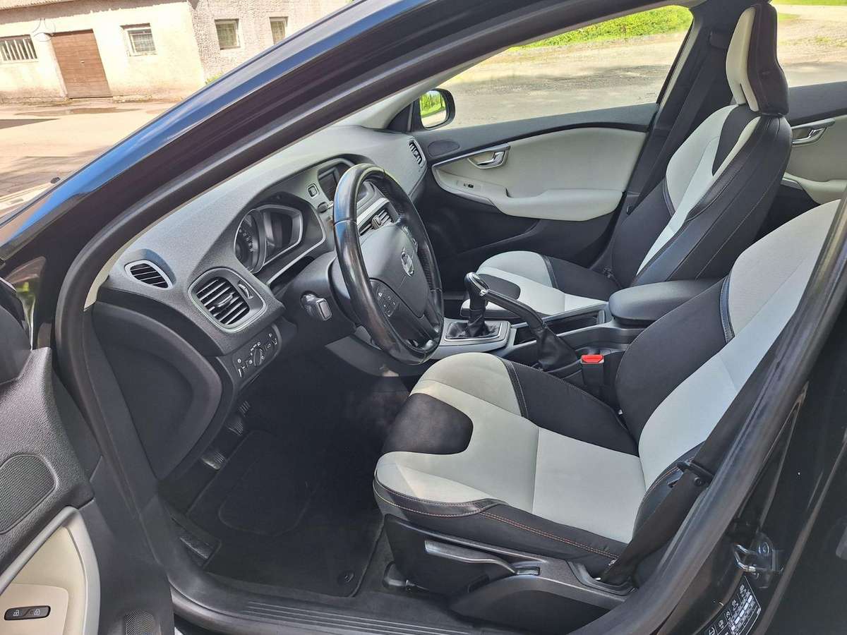 Volvo V40 Cross Country - 8