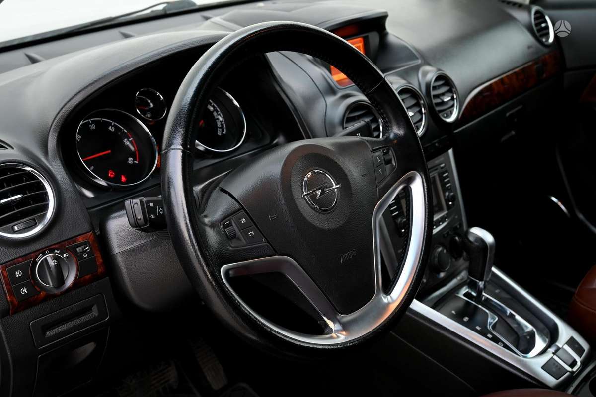 Opel Antara, 2.2 l., off-road / crossover
