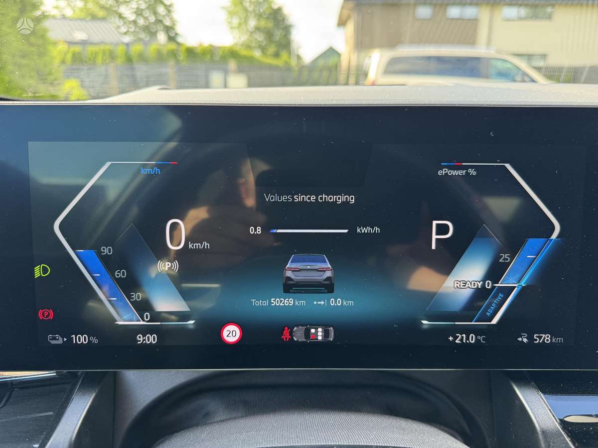 BMW i5, 81 кВт·ч, Седан
