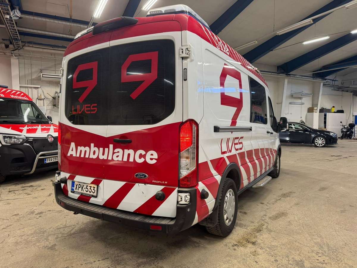 Ford Transit, ambulance cars