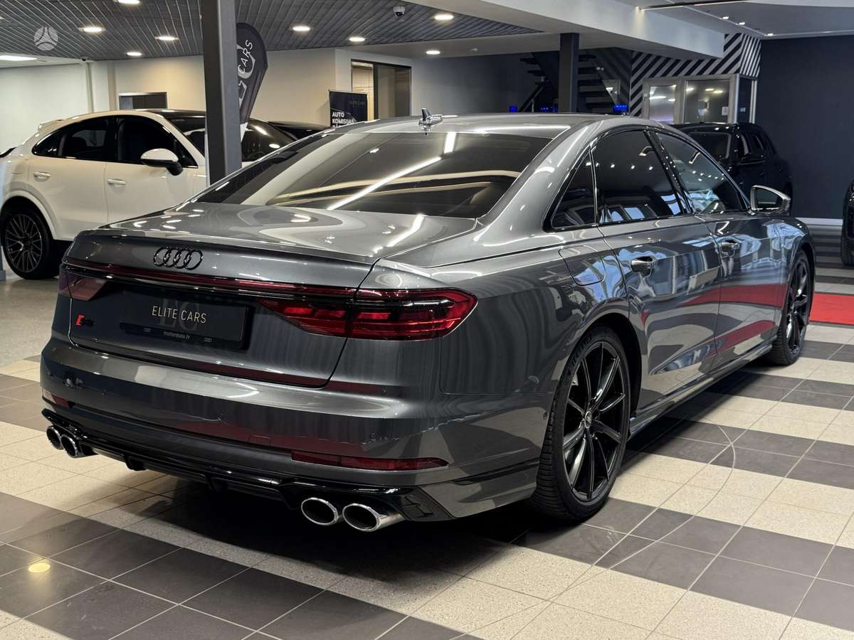 Audi S8, 4.0 l., sedanas