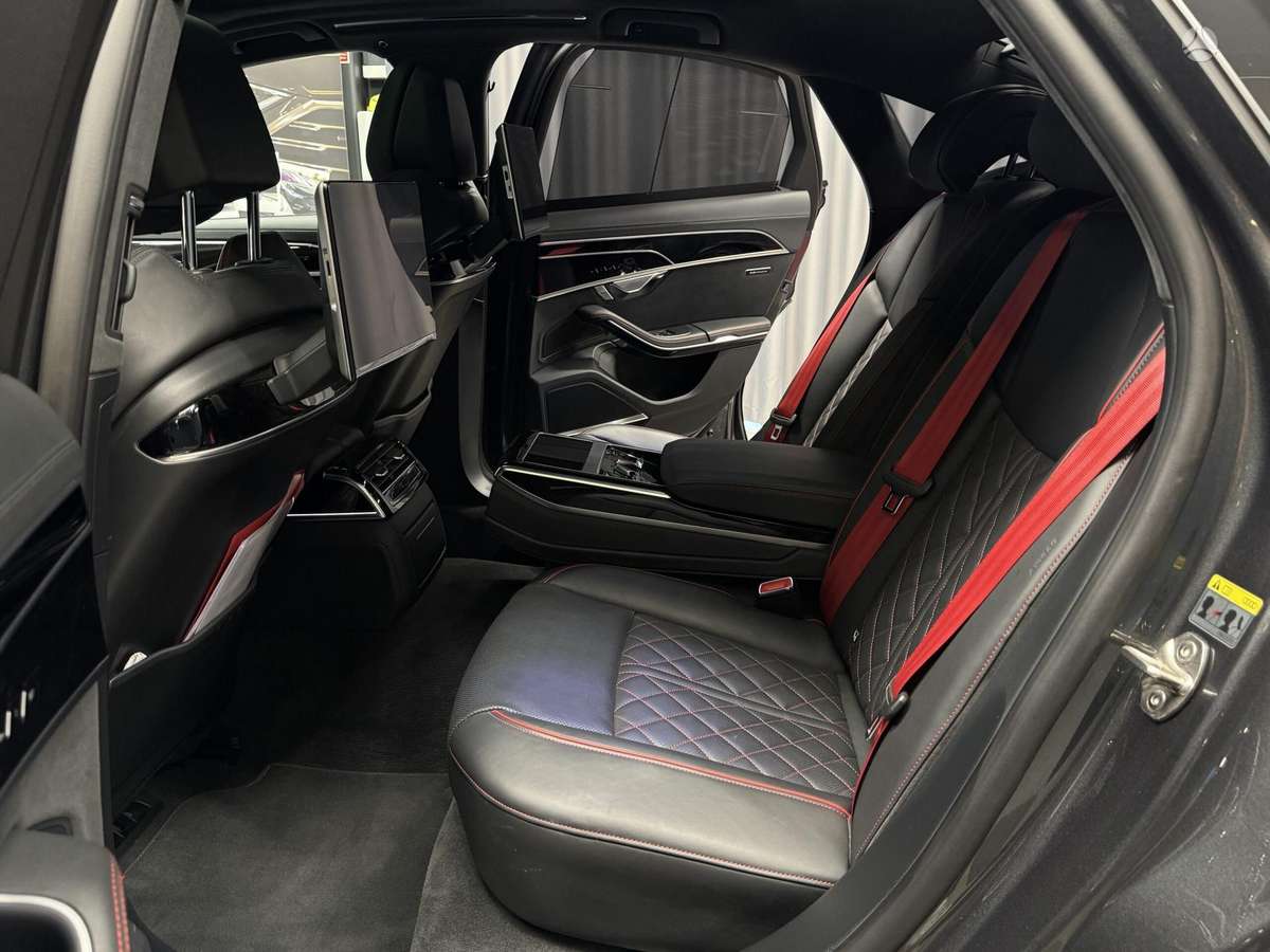 Audi S8, 4.0 l., sedanas