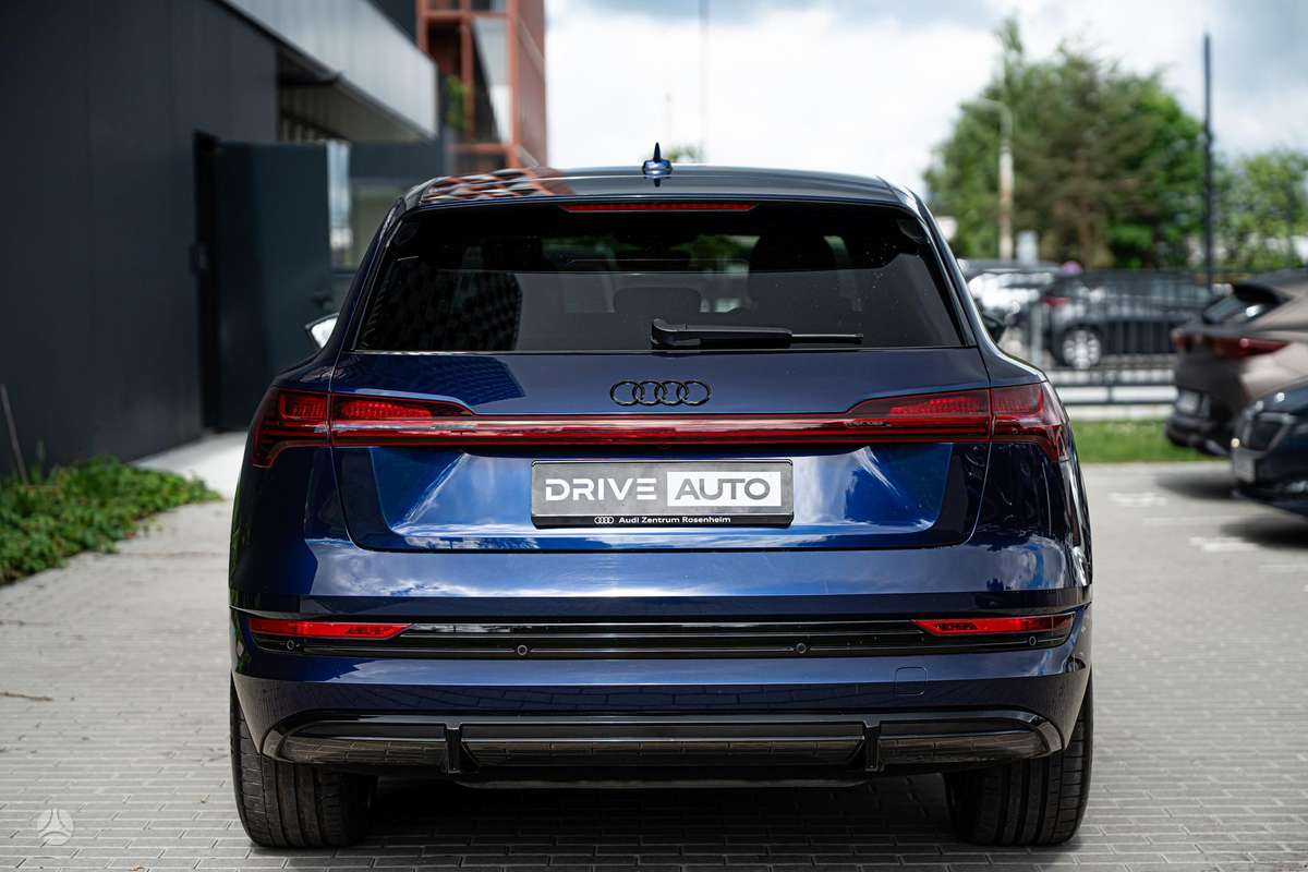 Audi e-tron, 95 kWh, off-road / crossover