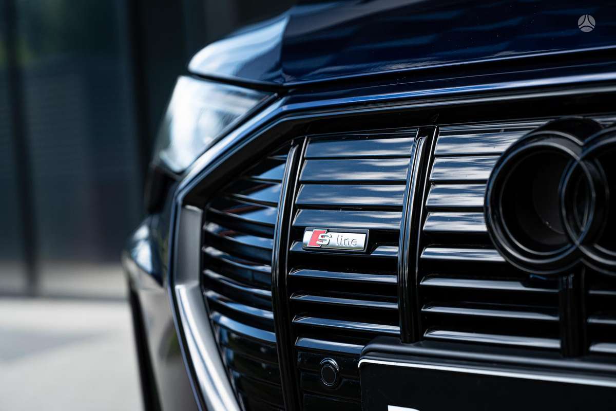Audi e-tron, 95 kWh, off-road / crossover