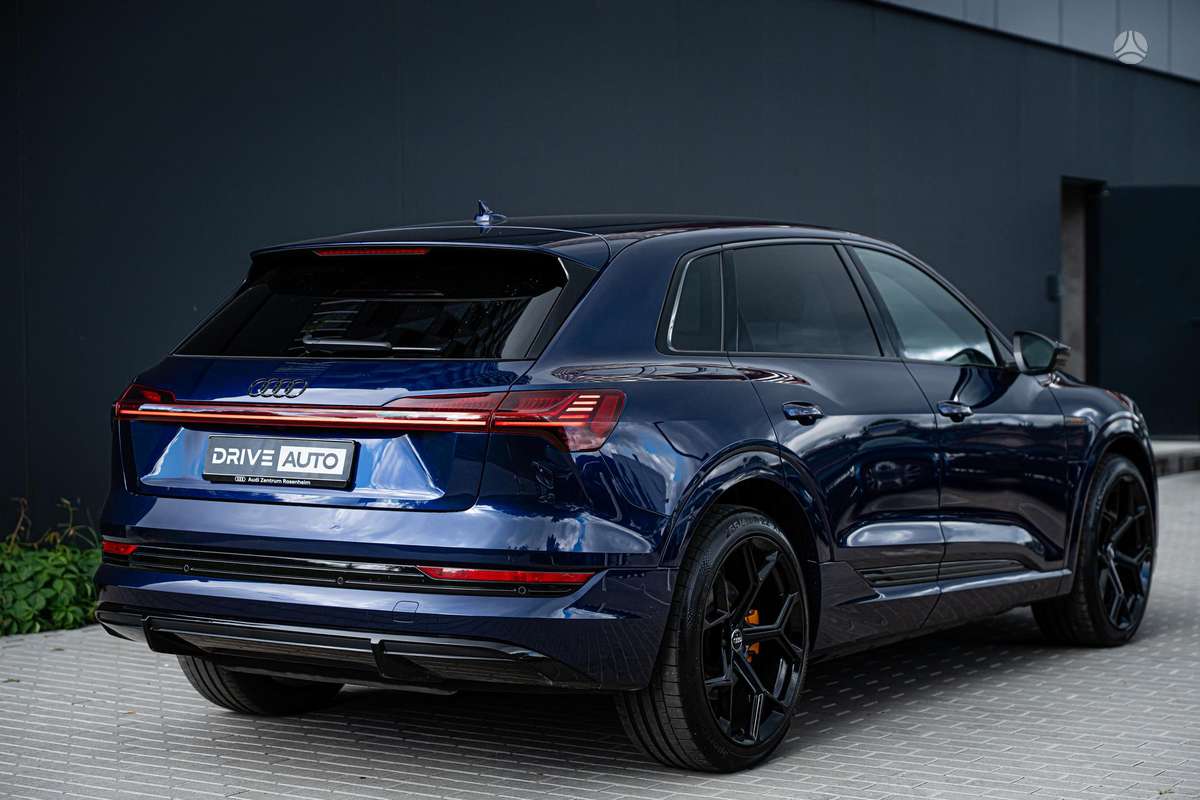 Audi e-tron, 95 kWh, off-road / crossover